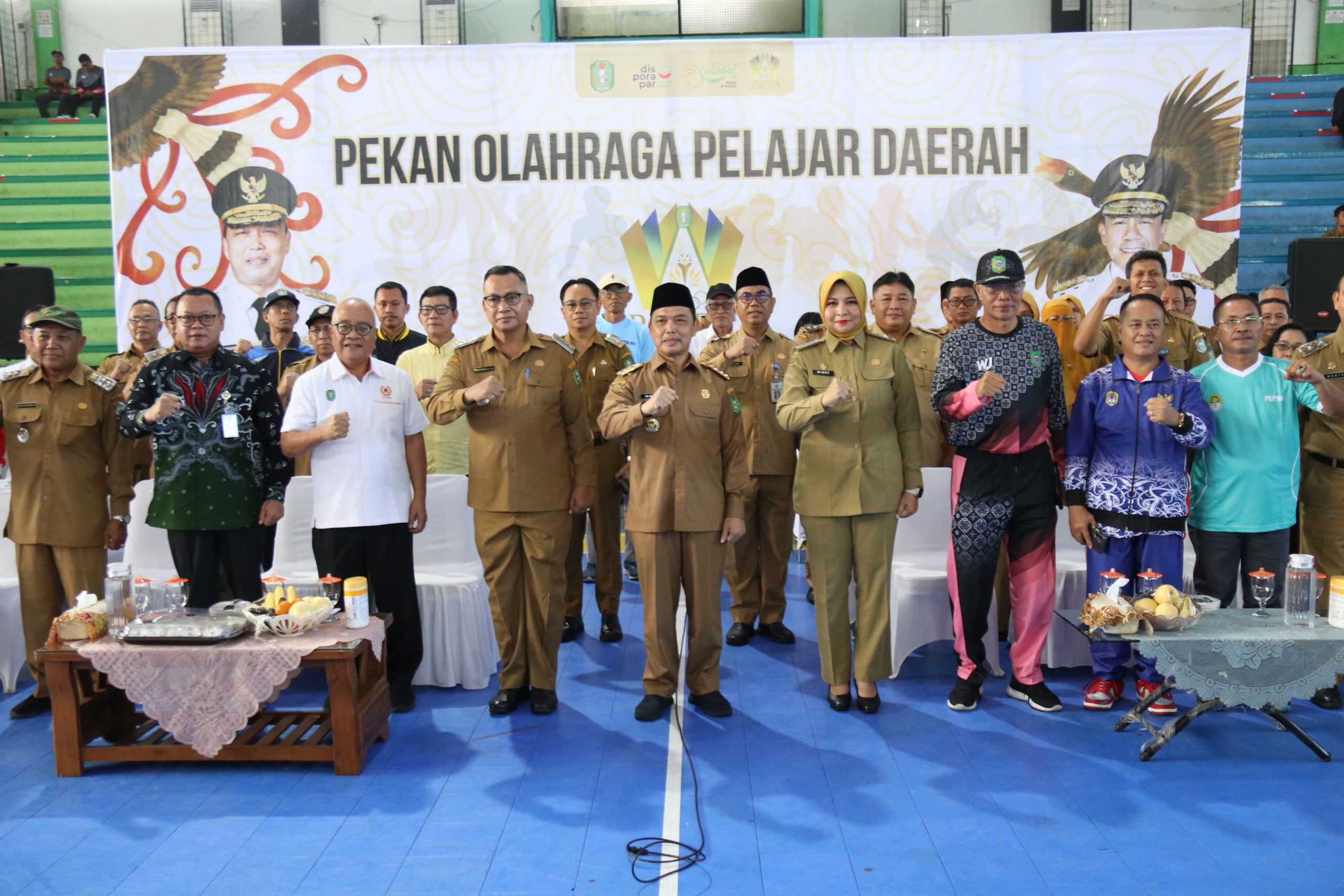 MOTIVASI ATLET, GUBERNUR KALBAR IMBAU BUPATI/WALI KOTA TURUT BERIKAN BONUS KEPADA ATLET POPDA YANG BERPRESTASI