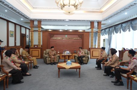 TERIMA AUDIENSI KWARDA KALBAR, GUBERNUR RIA NORSAN PERKUAT PONDASI KEPEMUDAAN MELALUI GERAKAN PRAMUKA