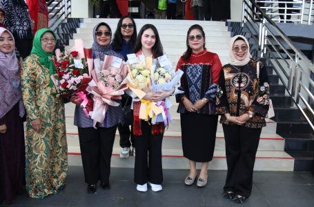 KETUA TP PKK PROVINSI JATIM TIBA DI KALBAR